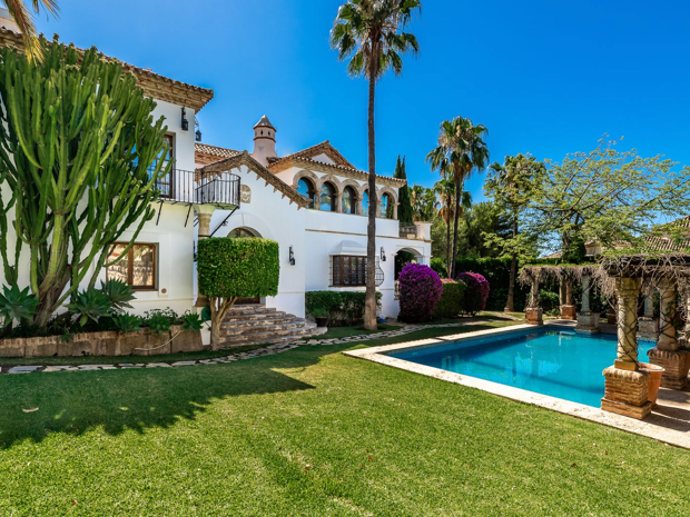 Magnifique villa méditerranéenne classique de luxe avec vue sur la mer à Sierra Blanca, Marbella