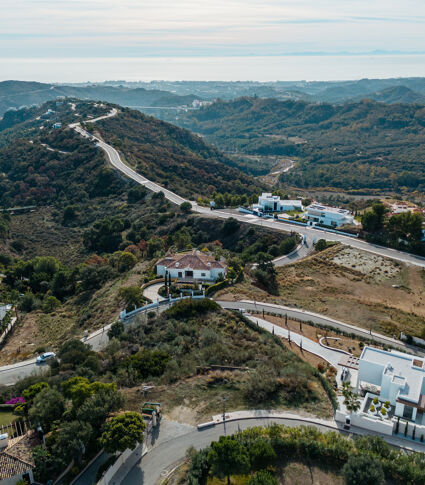 Excellent mountainside plot with panoramic sea and mountain views in Monte Mayor, Benahavis