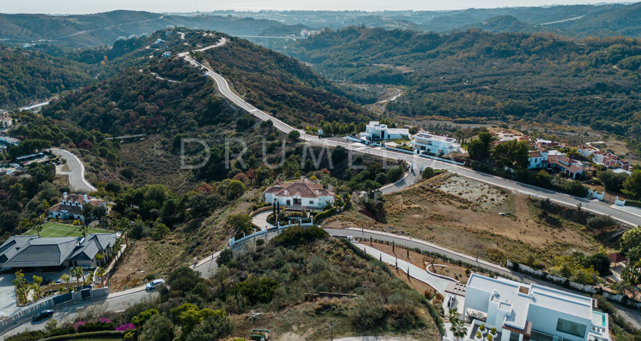 Doskonała działka na zboczu góry z panoramicznym widokiem na morze i góry w Monte Mayor, Benahavis