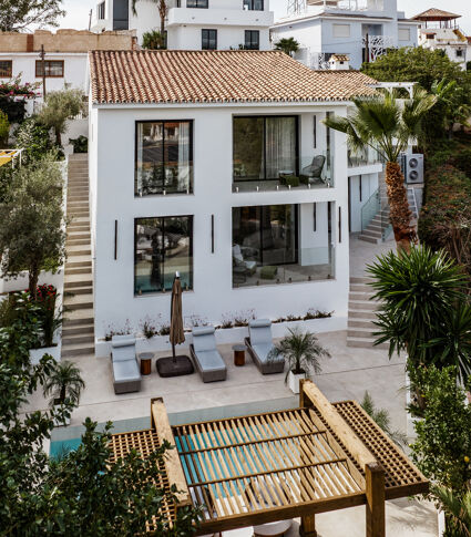 Renovierte moderne Luxusvilla mit privatem Pool und Blick auf La Concha in Nueva Andalucia, Marbella