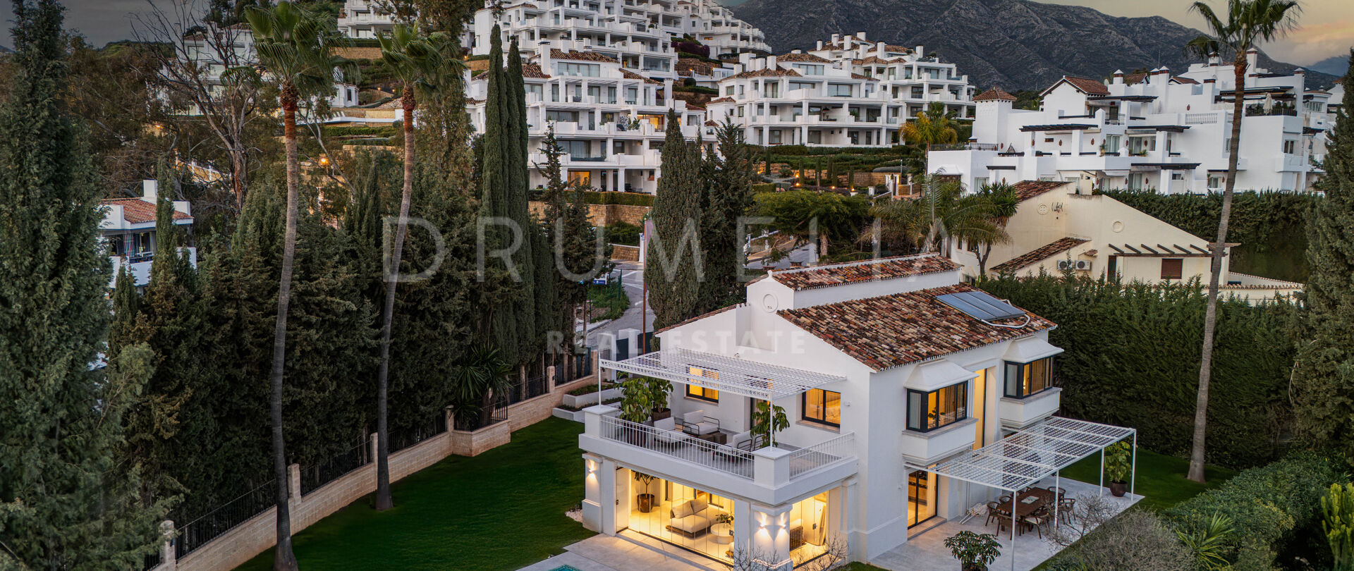 Nyrenovert moderne villa i Nueva Andalucia