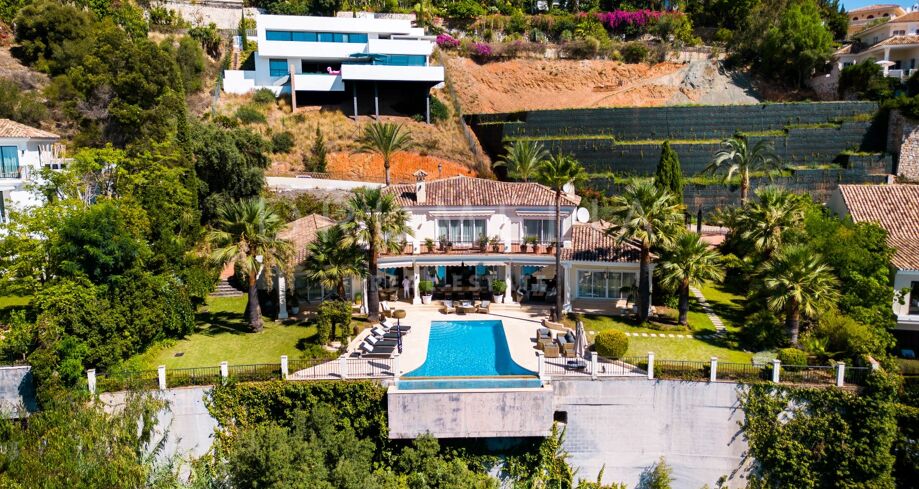 Stunning Mediterranean luxury villa with panoramic views in El Herrojo Alto, La Quinta, Benahavis