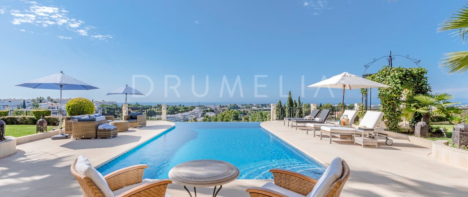 Prachtige mediterrane luxe villa met panoramisch uitzicht in El Herrojo Alto, La Quinta, Benahavis