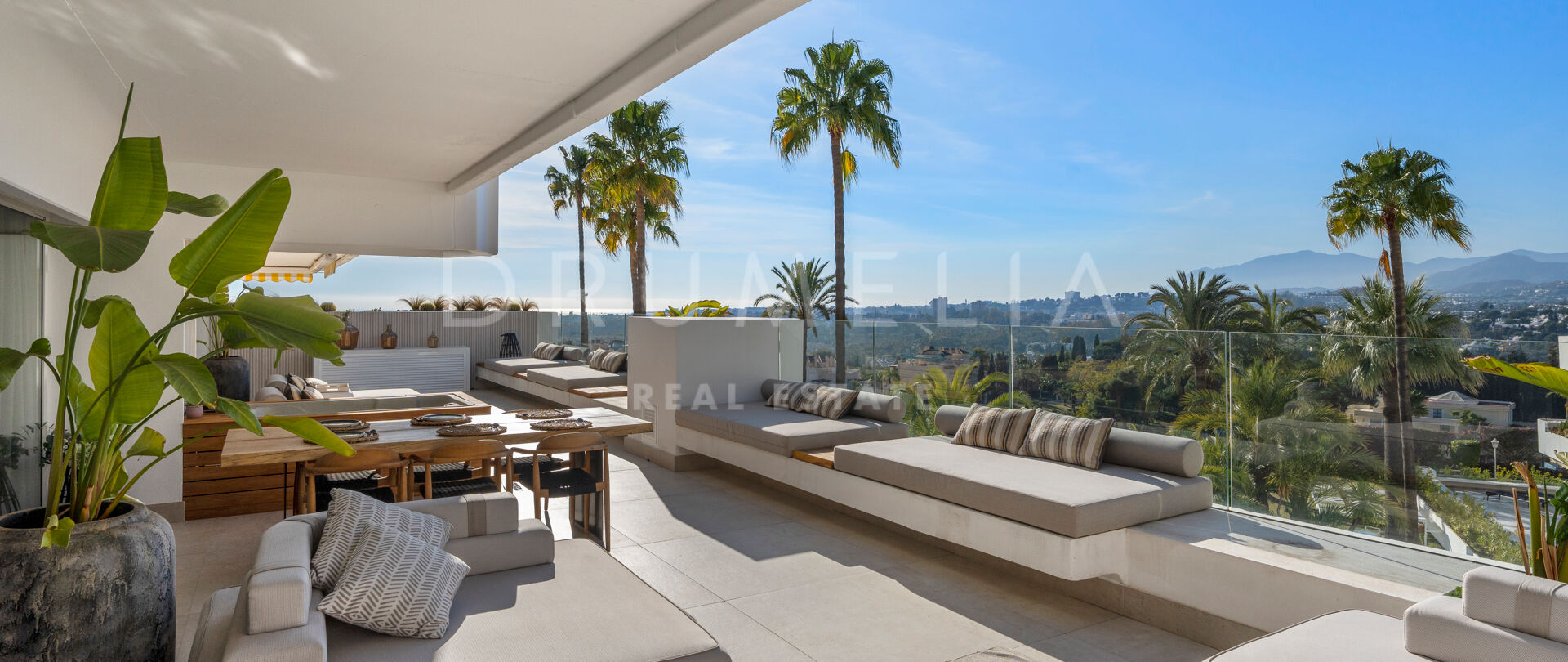 Modern Luxury Apartment with Panoramic views in Las Terrazas, Marbella