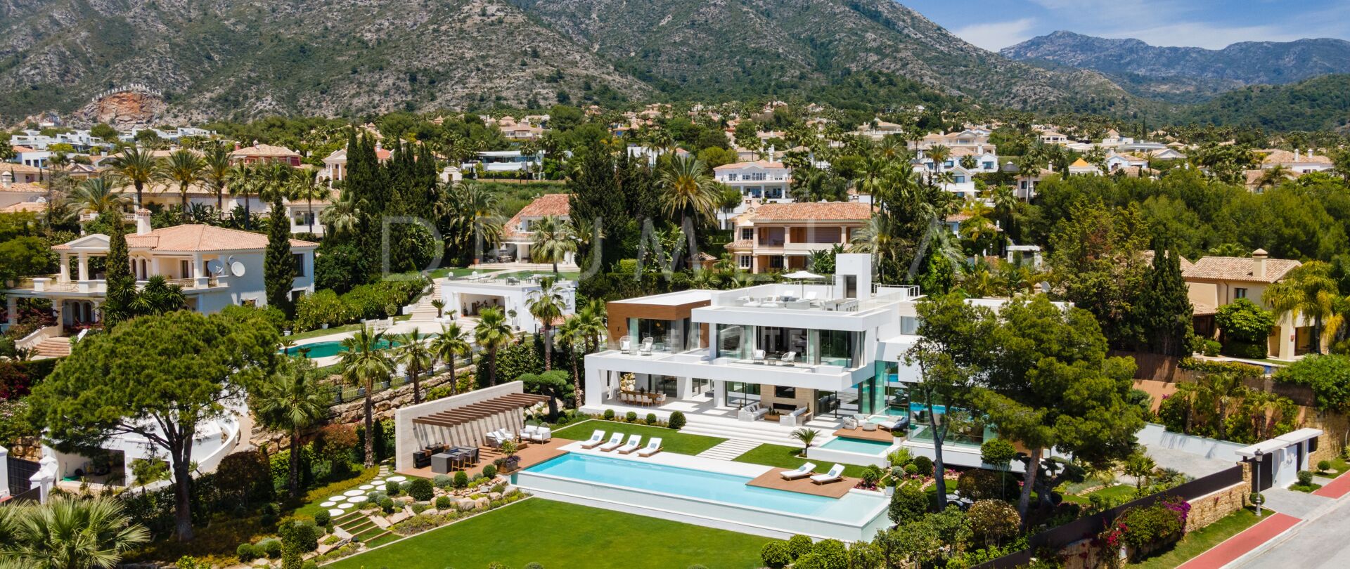 Exquisita villa de lujo ultra-moderna con vistas al mar en la élite de Sierra Blanca, Milla de Oro de Marbella