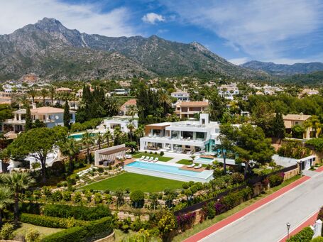 Prachtige ultra-moderne luxe villa met zeezicht in elite Sierra Blanca, Golden Mile van Marbella
