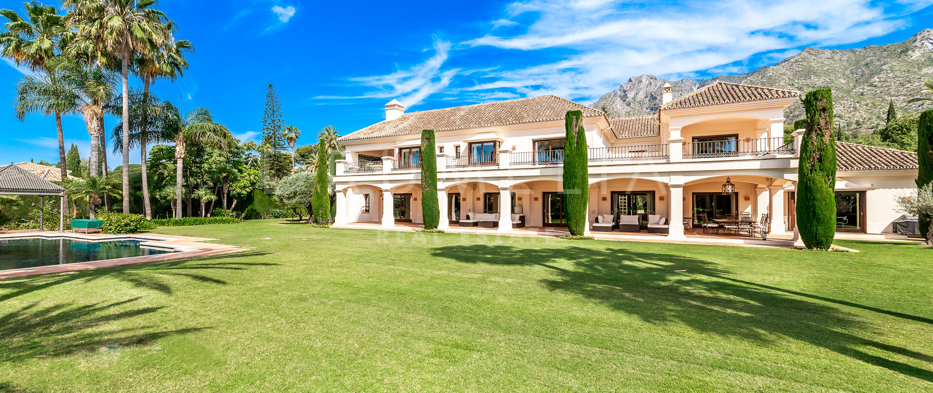 Prachtige Andalusische luxe grand-villa met groot perceel, Sierra Blanca, Golden Mile van Marbella