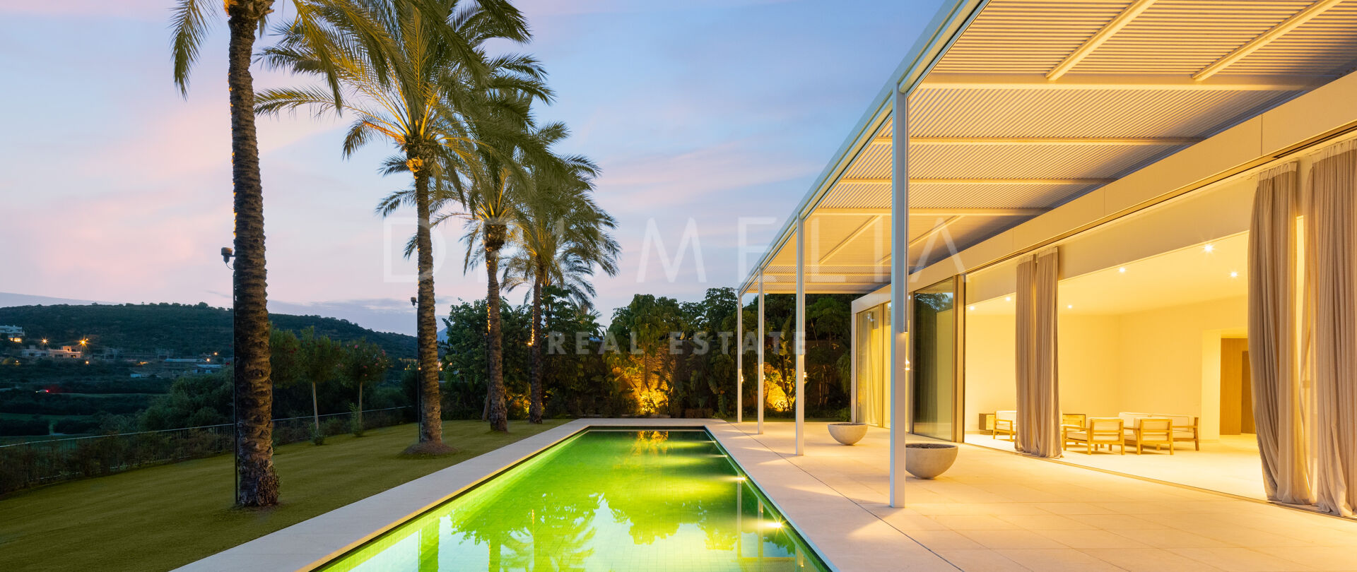 Новая вилла контемпорари у гольф-поля с красивым видом в элитном комплексе Finca Cortesin, Касарес.