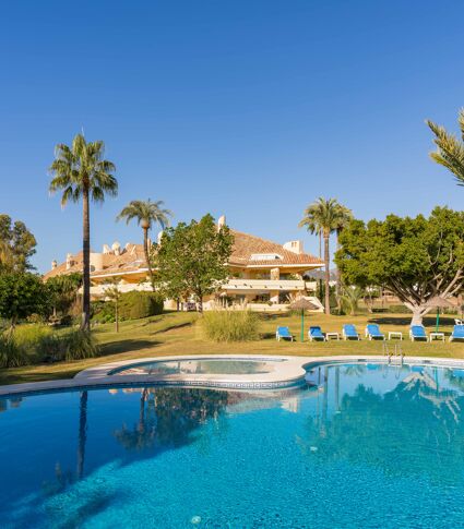 Top-Floor Renovated Contemporary apartment for sale with Golf Views in the Heart of Golf Valley, Las Brisas