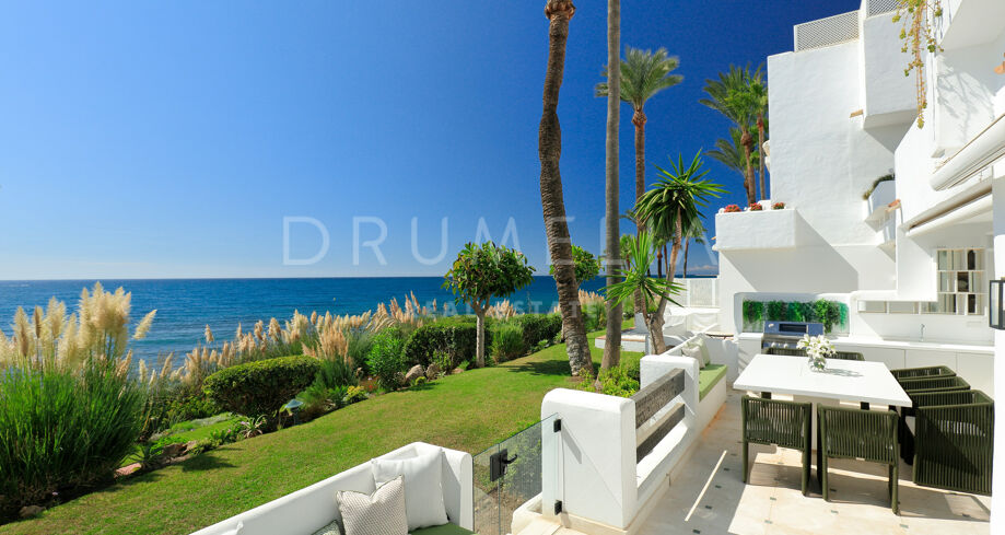 Luxurious beachfront apartment at Marina Puente Romano, Golden Mile