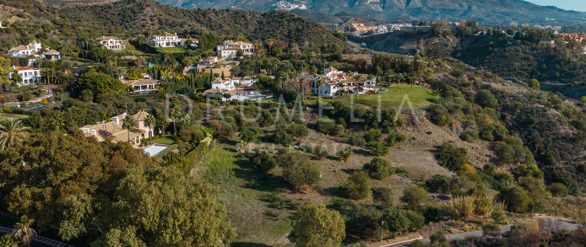 Excellent plot with impressive panoramic views in high-end Vega del Colorado, Benahavis