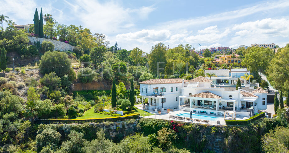 Villa Olivia - Praktfull luksusvilla med panoramautsikt i El Herrojo Alto, La Quinta, Benahavís