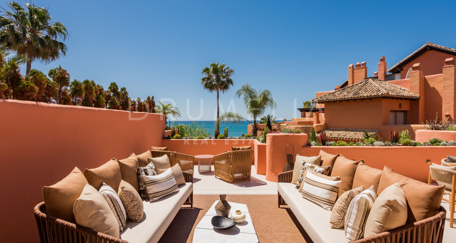 Stunning modern luxury duplex penthouse with sea views in beachfront La Morera, Marbella East