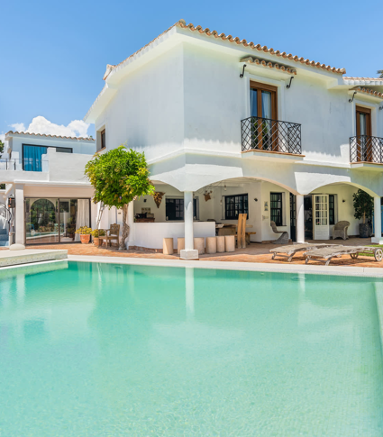 Encantadora villa junto al Golf en venta en Guadalmina Baja, Marbella