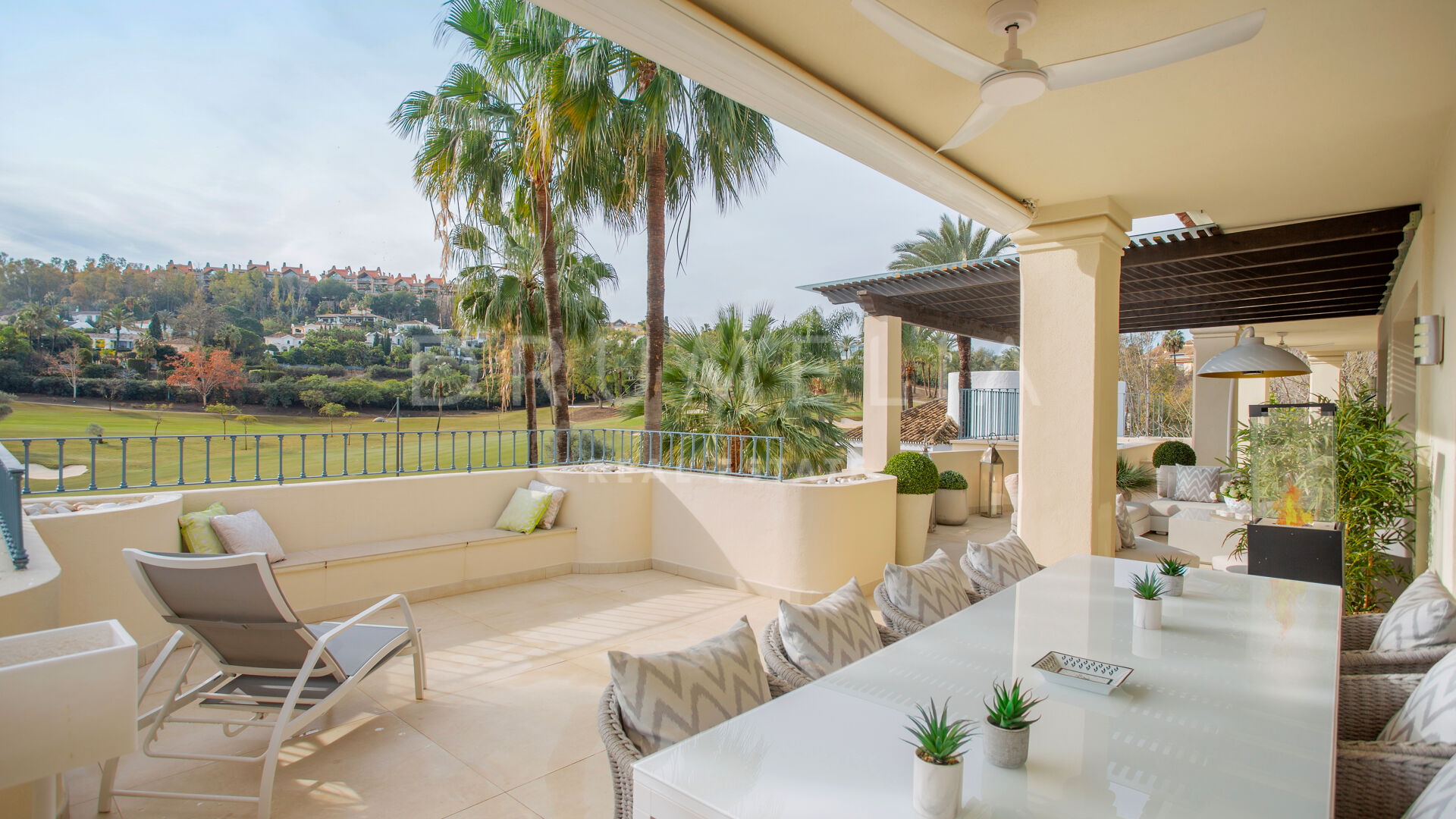 fabulous-duplex-penthouse-with-private-pool-overlooking-the-golf-course