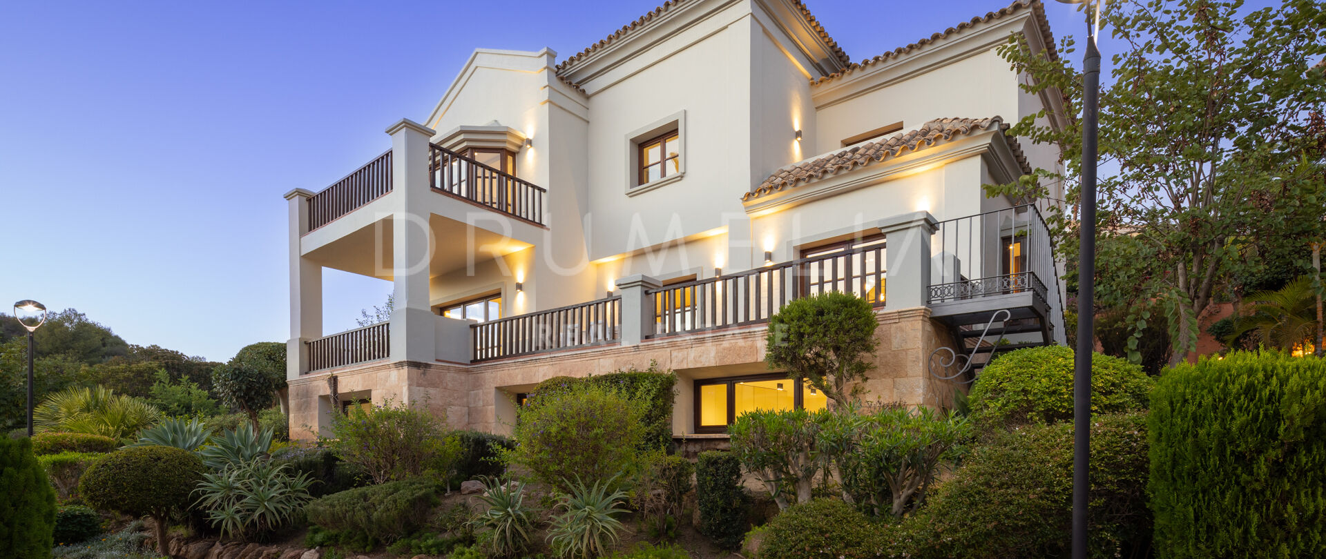 Adosado mediterráneo recién reformado en La Capellanía, Sierra Blanca.