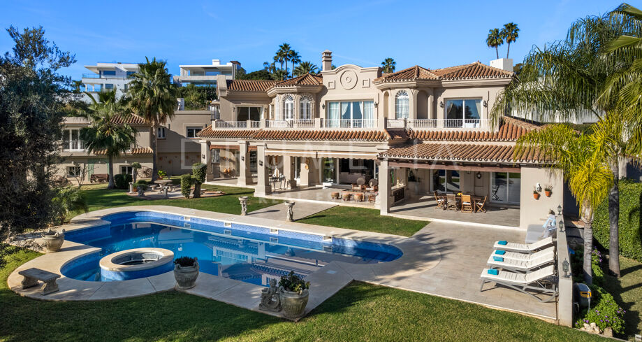 Spectaculaire klassieke luxe villa te koop in Haza Del Conde, Nueva Andalucia, Marbella