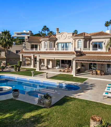 Spectaculaire klassieke luxe villa te koop in Haza Del Conde, Nueva Andalucia, Marbella