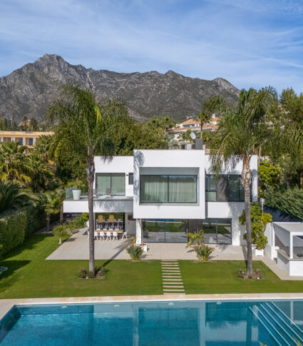 Modern contemporary villa for sale in Nagüeles, Marbella Golden Mile