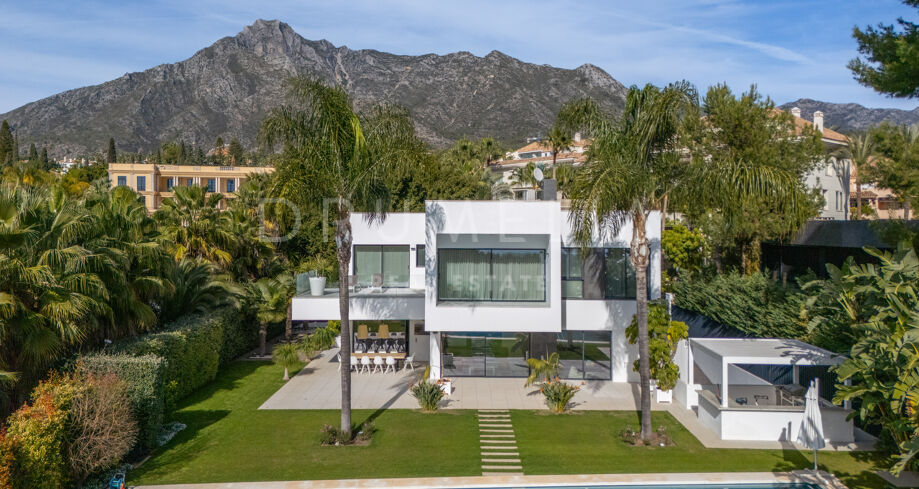 Moderne zeitgenössische Villa zum Verkauf in Nagüeles, Marbella Golden Mile