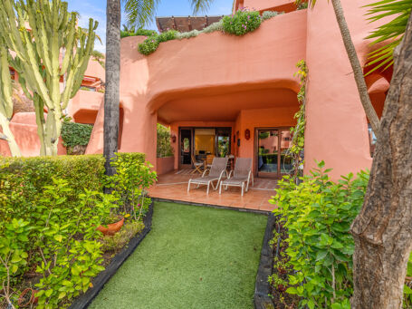 Apartament na parterze Haven z widokiem na morze w Torre Bermeja, najlepszej nadmorskiej urbanizacji Estepony