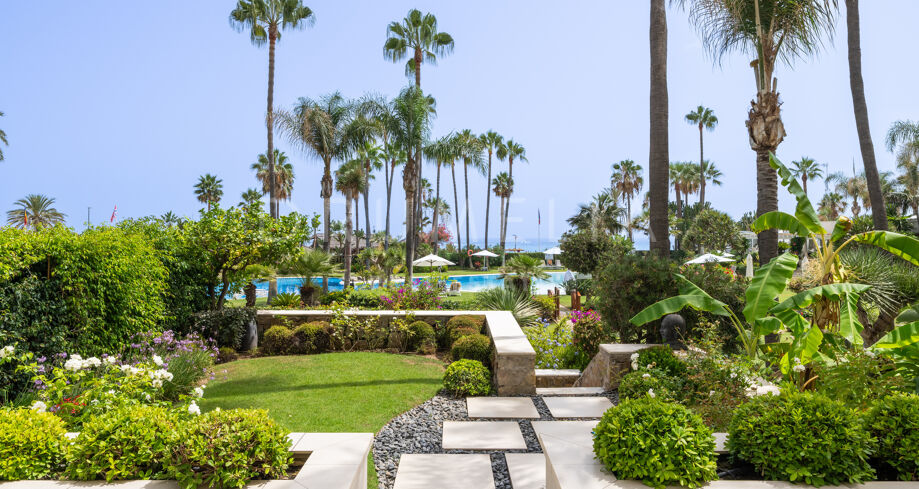 Appartement de luxe moderne au rez-de-chaussée avec vue frontale sur la mer à Los Granados, Puerto Banús