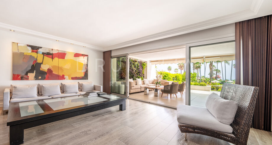 Appartement de luxe moderne au rez-de-chaussée avec vue frontale sur la mer à Los Granados, Puerto Banús