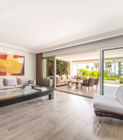Frontlinie begane grond modern luxe appartement met frontaal zeezicht in Los Granados, Puerto Banús