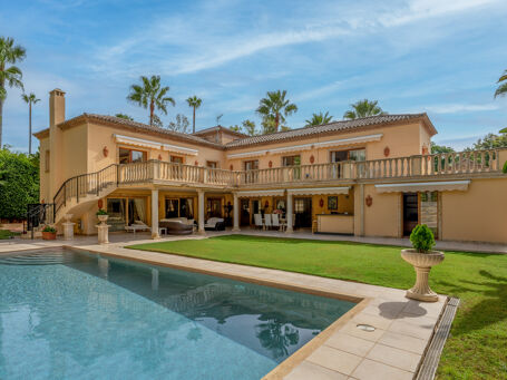 Beautiful classic Mediterranean-style villa with charm and character in Las Brisas, Nueva Andalucia