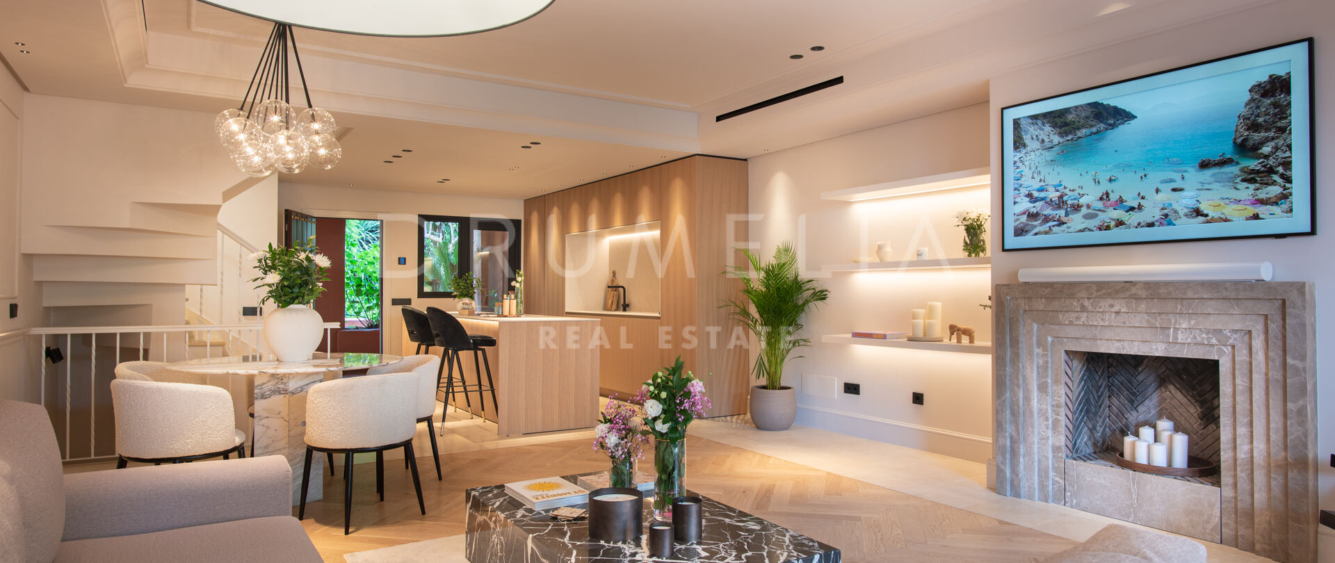 Elegantes, modernes, renoviertes Stadthaus in Altos de Puente Romano, Marbella Golden Mile