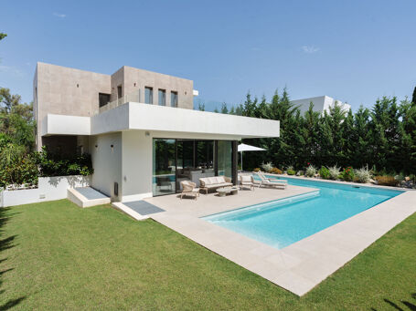Spektakuläre brandneue moderne Villa in La Cerquilla, Nueva Andalucia, Marbella