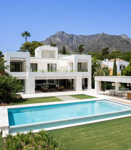 Gloednieuwe verfijnde moderne luxe grand-villa met zeezicht, Altos Reales, Marbella Golden Mile