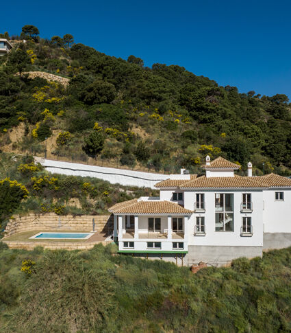 Villa de luxe avec beaucoup de potentiel et une vue imprenable sur la mer et les montagnes à Monte Mayor, Benahavis