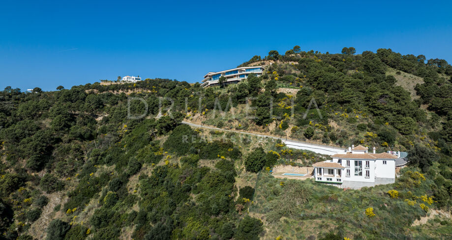 Villa de luxe avec beaucoup de potentiel et une vue imprenable sur la mer et les montagnes à Monte Mayor, Benahavis