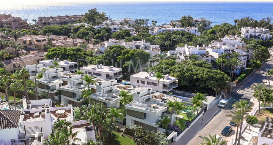 Espectacular villa de estilo contemporáneo de nueva construcción en el famoso Puerto Banús, Marbella