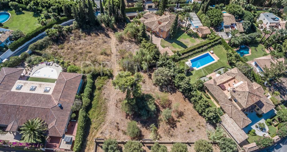 Doskonała duża działka w Rocio de Nagüeles, Marbella Golden Mile