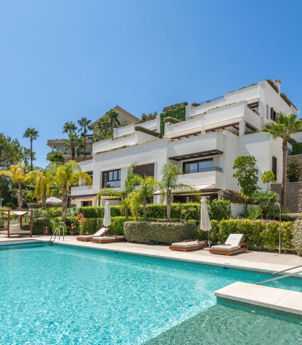 Eigentijds en luxe duplex penthouse in het exclusieve Lomas del Rey, Marbella Golden Mile