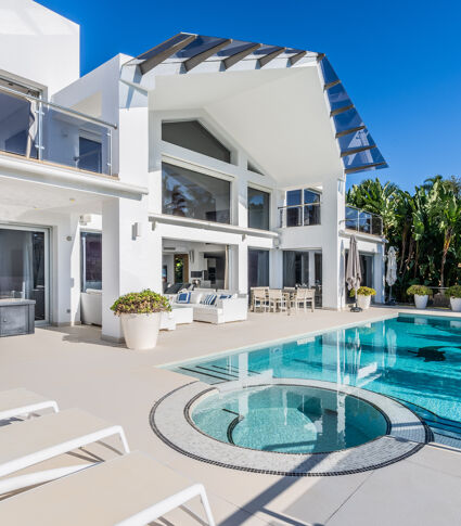 Atemberaubende moderne Luxusvilla im prestigeträchtigen Los Naranjos Golf Club, Nueva Andalucia, Marbella