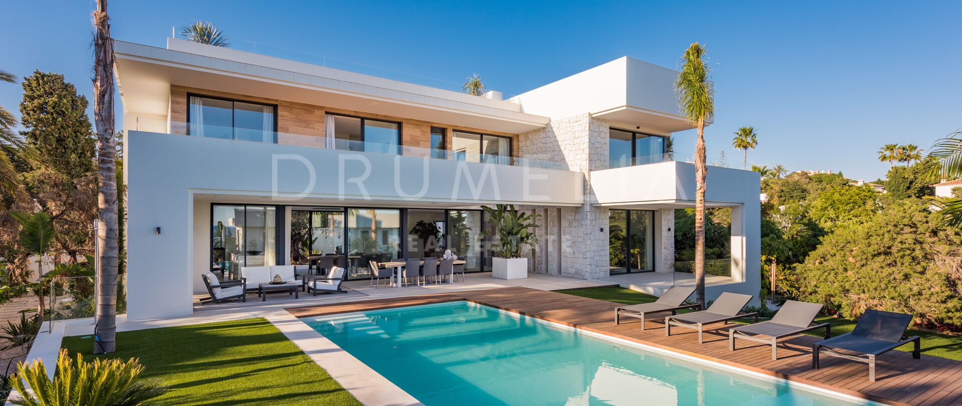 Chic contemporary-style luxury villa in Marbella East, steps from sandy beaches and Cabopino port