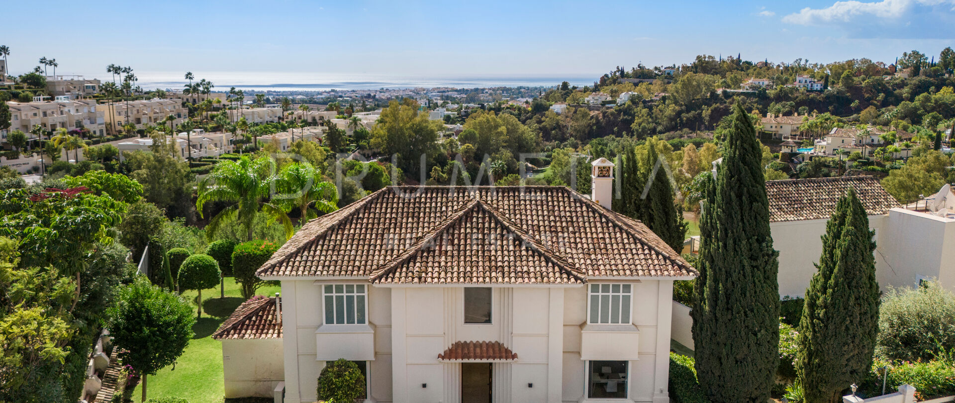 Lovely renovated frontline golf villa with sea and golf views in La Quinta, Benahavis