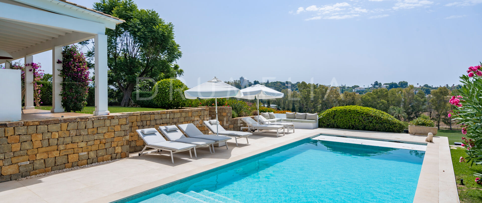 Front line golf beautifully renovated villa for luxurious living in El Paraiso Alto, Benahavis