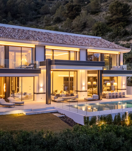 Современный Архитектурный Шедевр в Cascada de Camoján, Марбелья