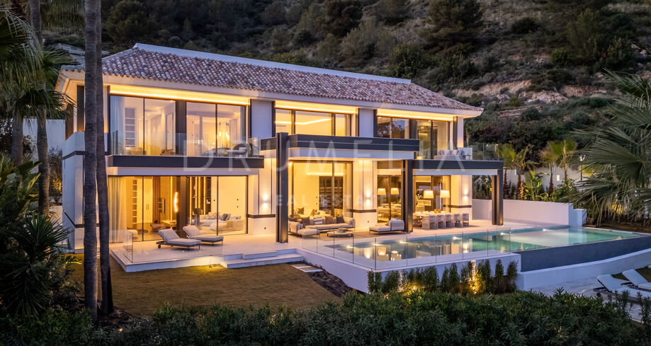 Contemporary Architectural Masterpiece in Cascada de Camoján, Marbella