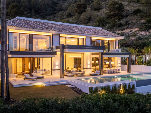Contemporary Architectural Masterpiece in Cascada de Camoján, Marbella