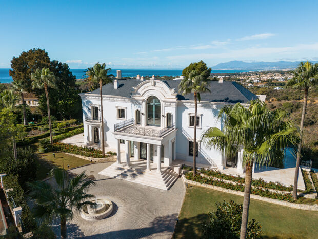 Palace Blanc – herskapshus med panoramautsikt over havet i Hacienda Las Chapas, Marbella East