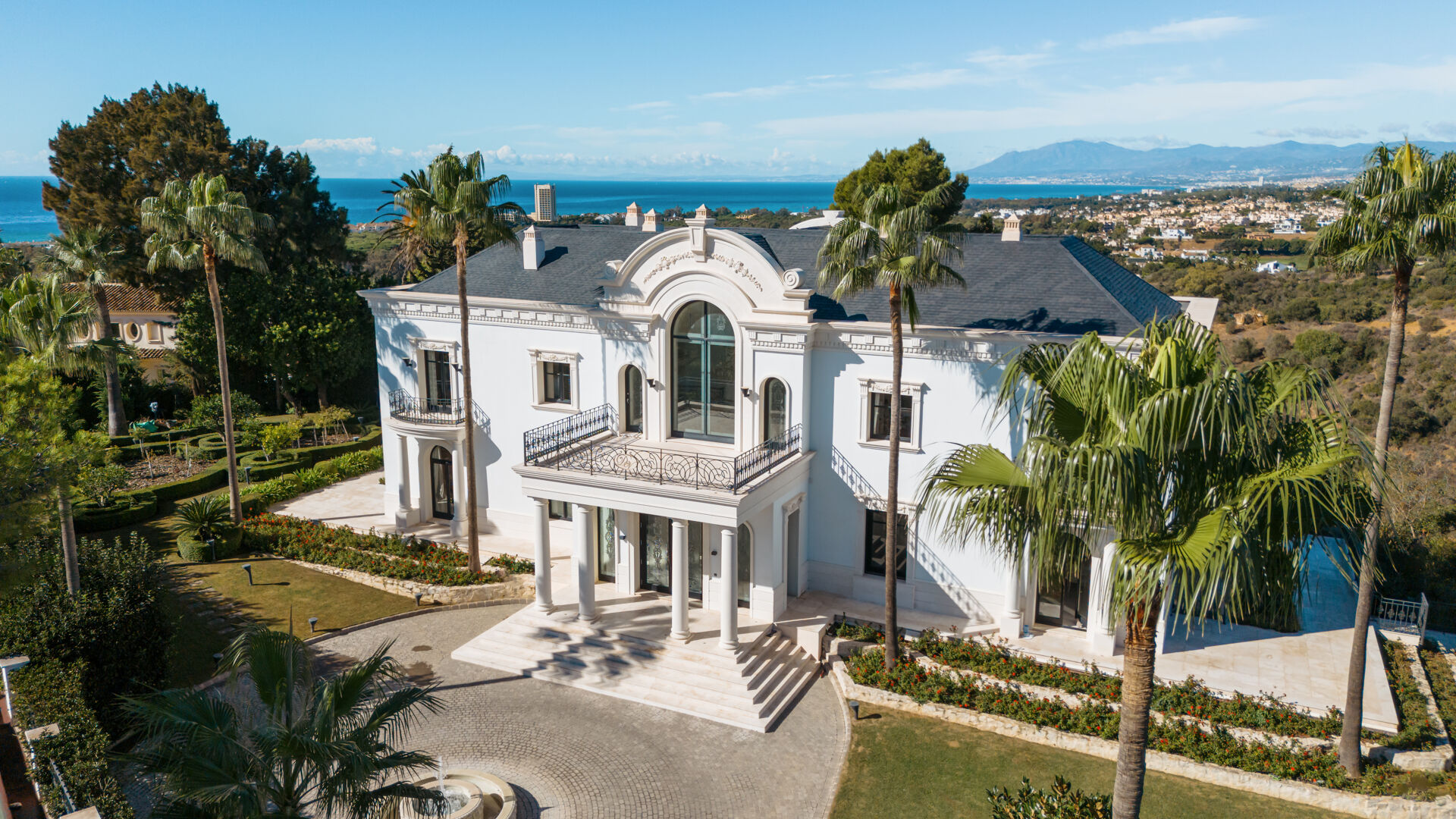 Palace Blanc – Herskapelig Villa med Panoramautsikt over Havet i Hacienda Las Chapas, Øst-Marbella