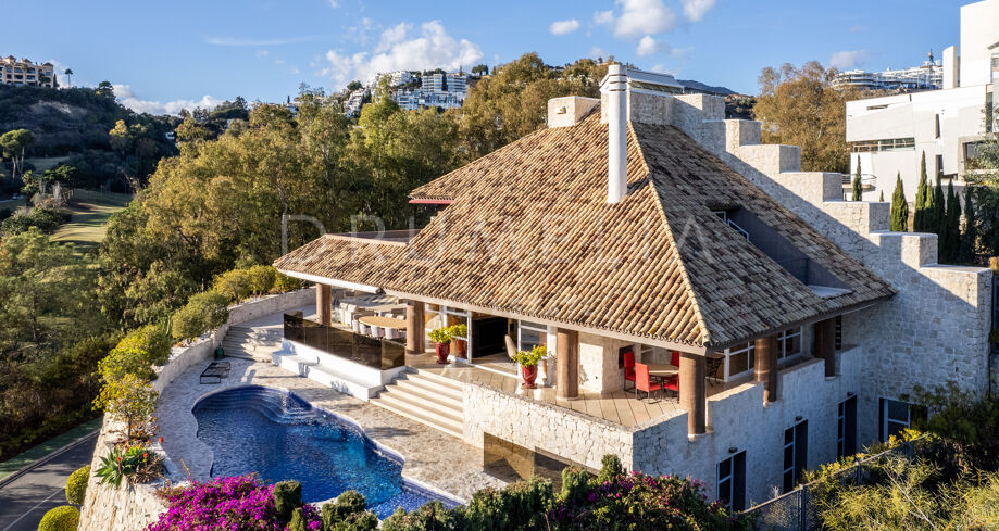 Unik toppmoderne villa med panoramautsikt over sjøen og golfbanen, La Quinta, Benahavis