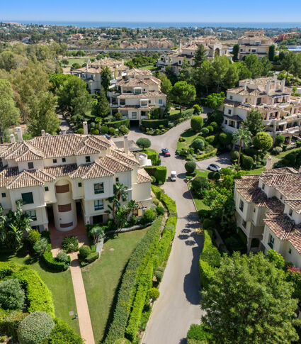 Piękny dwupoziomowy penthouse w prestiżowej urbanizacji golfowej Capanes del Golf, Benahavis