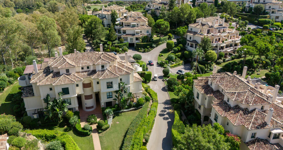 Prachtig penthouse duplex in prestigieuze golf urbanisatie Capanes del Golf, Benahavis