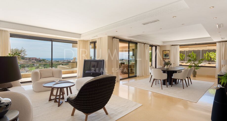 Beautiful luxury duplex penthouse with panoramic sea views in Nueva Andalucia, Marbella